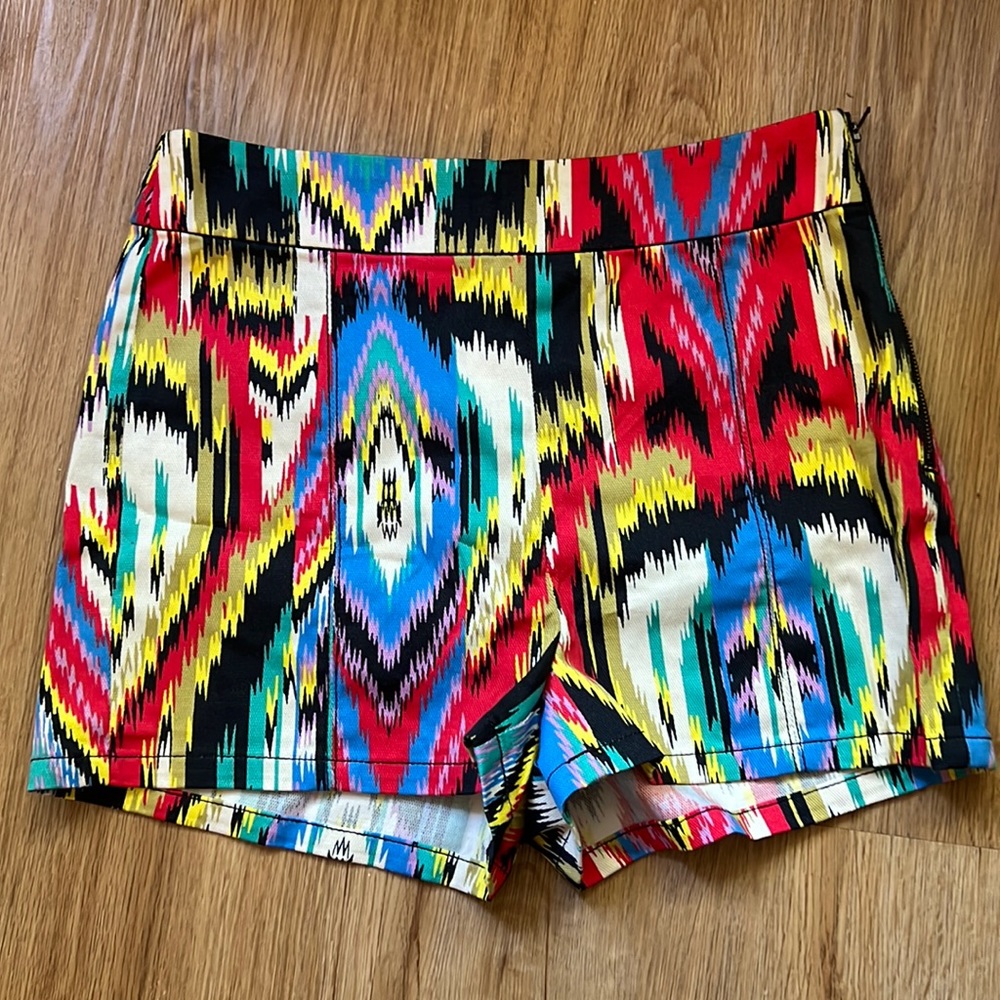 Multicolor Print Shorts (NEVER WORN) Urban Outfitters